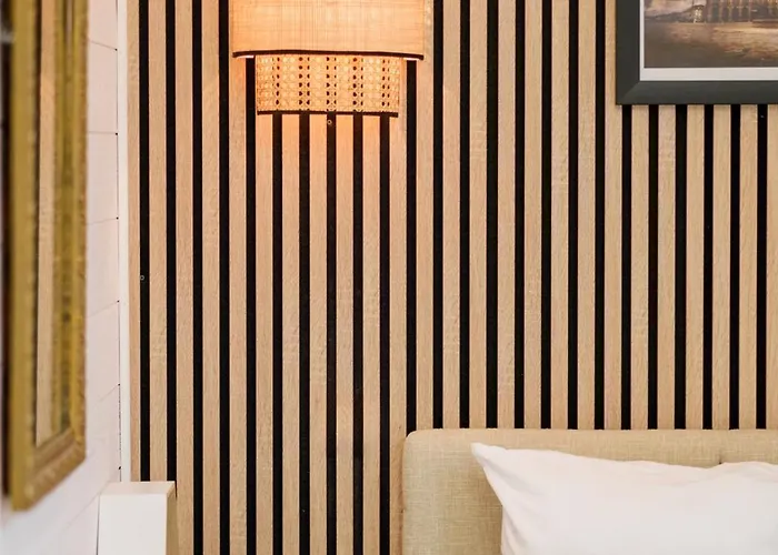 Les D'alienor, Jasmin Lejlighed *